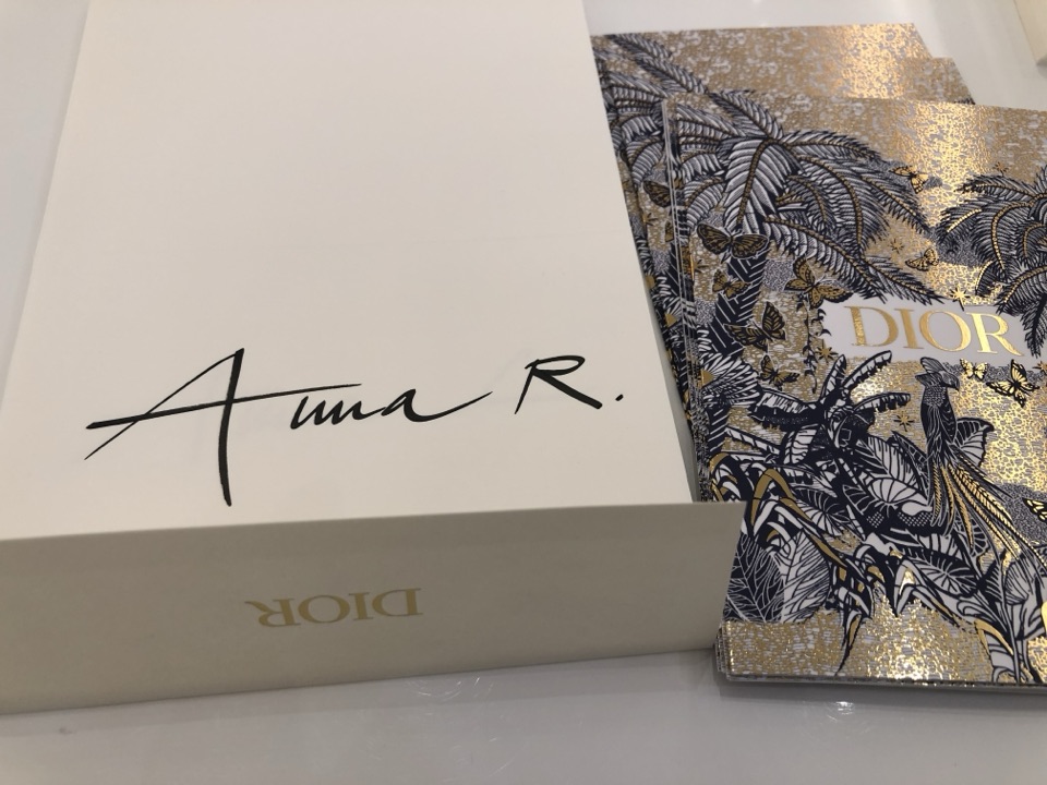 Geschenkschachtel mit handbeschrifteter Karte Anna R.