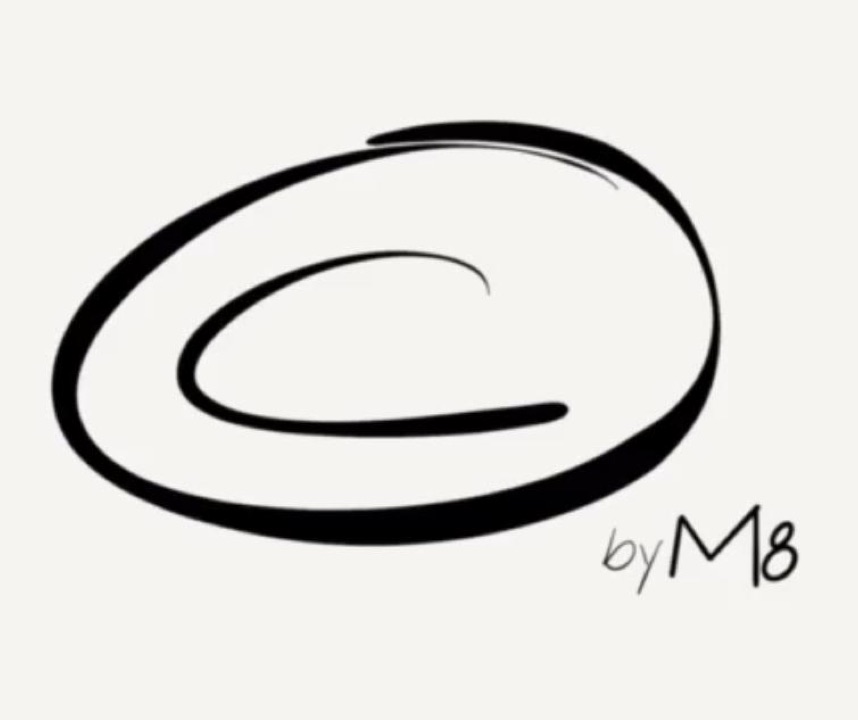 Schwungvoller Kreis mit dem Schriftzug by M8